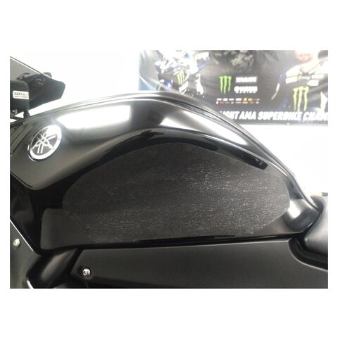 Graves Motorsports Tank Grip Yamaha R7 2022-2025