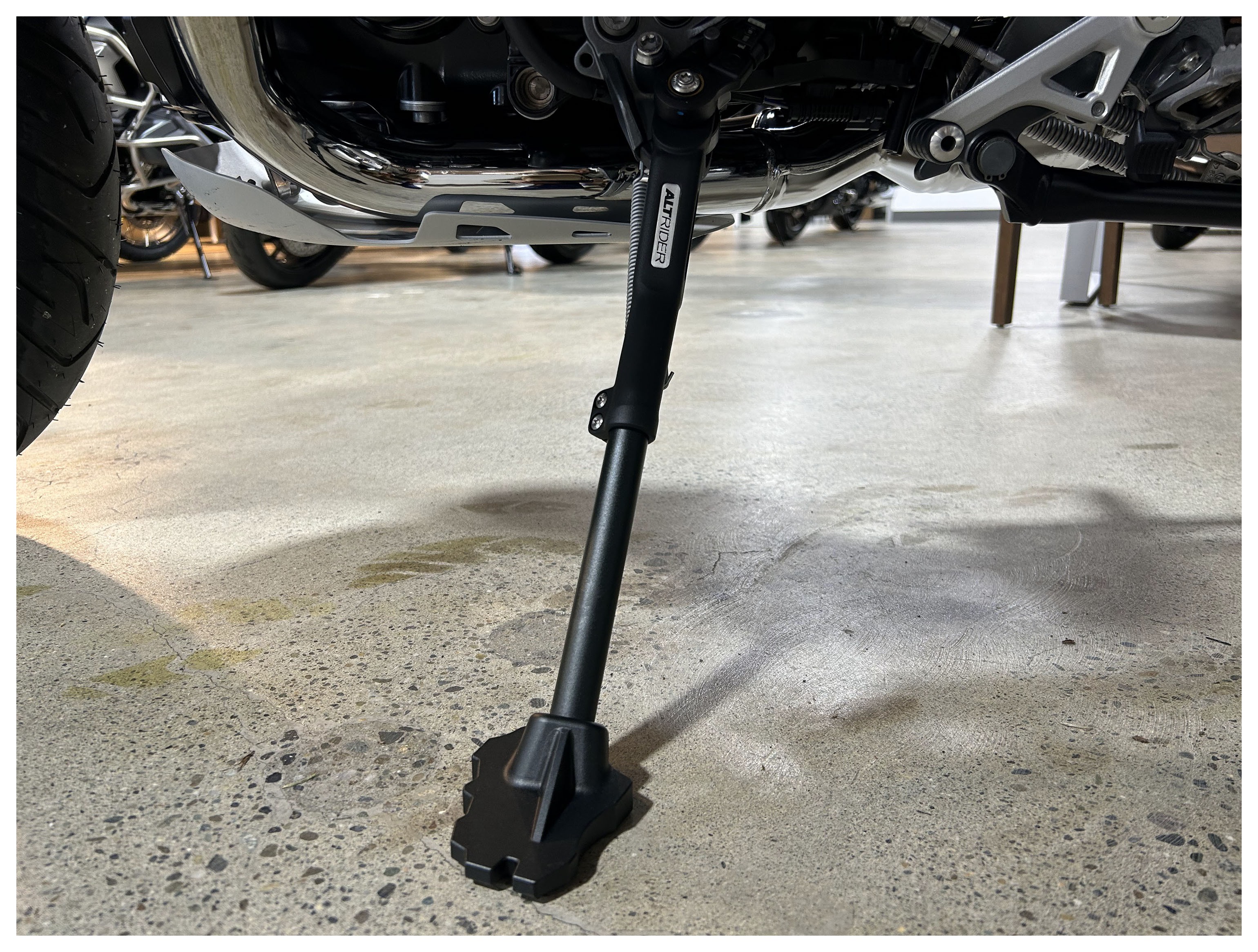 クスタンドサイドスタンドエクステン オートバイアクセサリー CNC キックスタンドサイドスタンド拡大延長フットパッドサポート R12 拡張 パッド  キックスタンド オートバイキックスタンドサイドスタンド延長フットパッドサポート R1200GS アドベンチャー R12 EQIVA(小さな ... ヤマハ YZF-R15 V3/V4 2017-2023 用 CNC キックスタンド フットサイドスタンド延長パッド