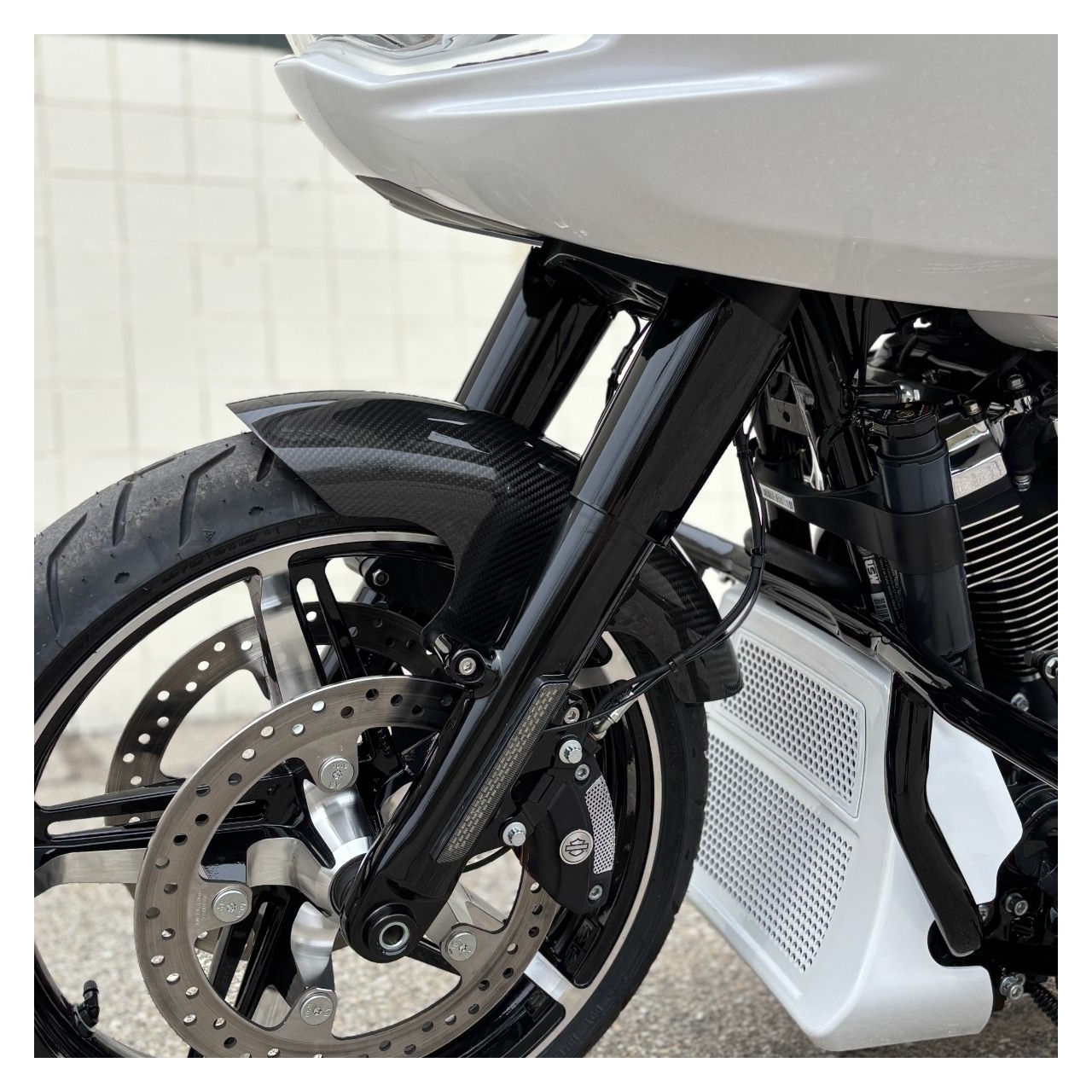 HogWorkz 100% Carbon Fiber Chopped Front Fender For Harley FLHX / FLTRX 2023-2026