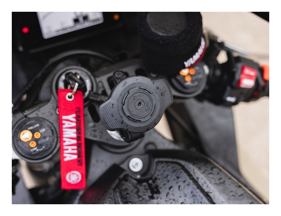 Quad Lock H2O Wireless Charger - Cycle Gear