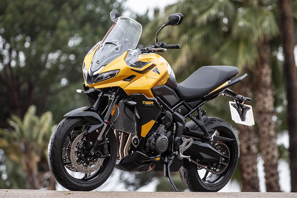 Triumph Tiger Sport 800 in Cosmic Yellow and black