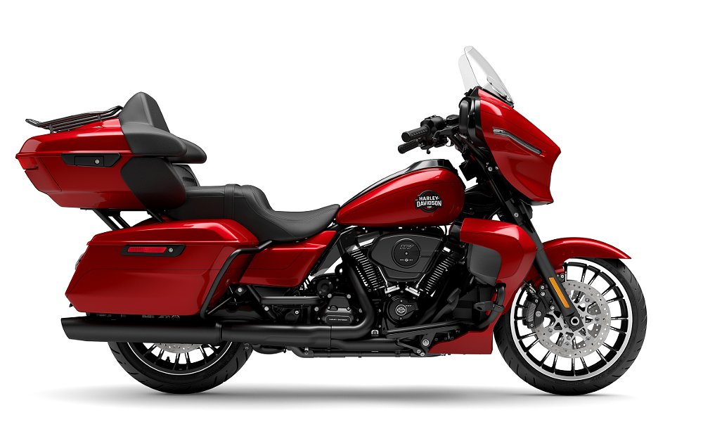 studio photo of the red Street Glide with fairing and saddlebags