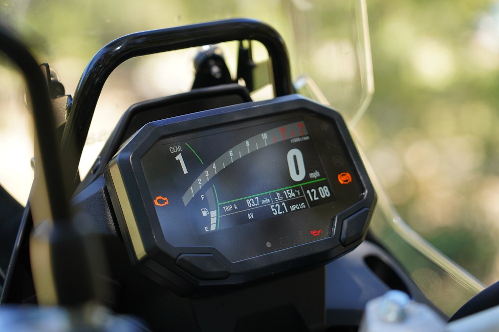 2026 Kawasaki KLE500 TFT dash