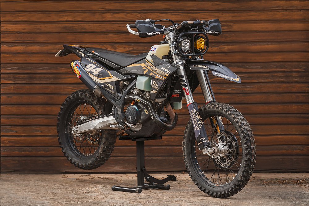 side view of the modified KTM 500 EXC-F