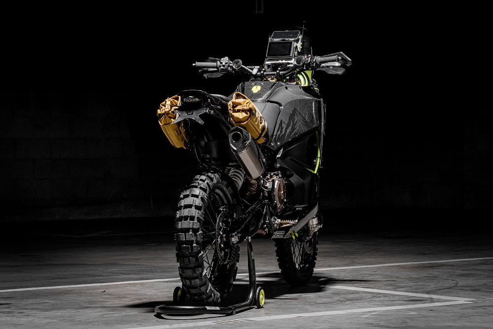 studio photo, rear view of the black Norden 901 custom