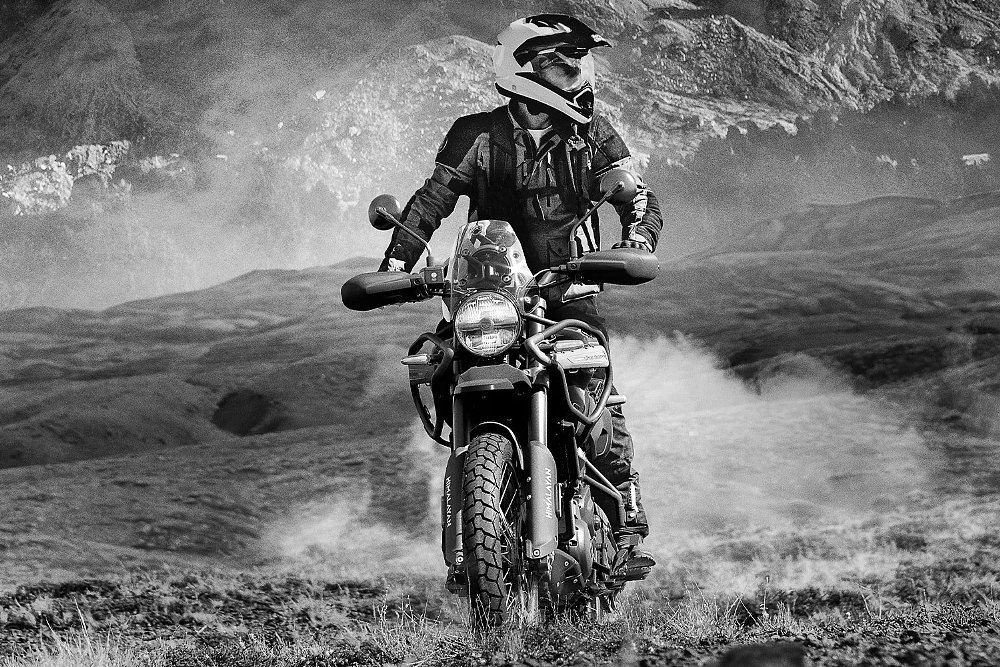 A rider picks through an off-road trail on the Himalayan 450 Mana Black.