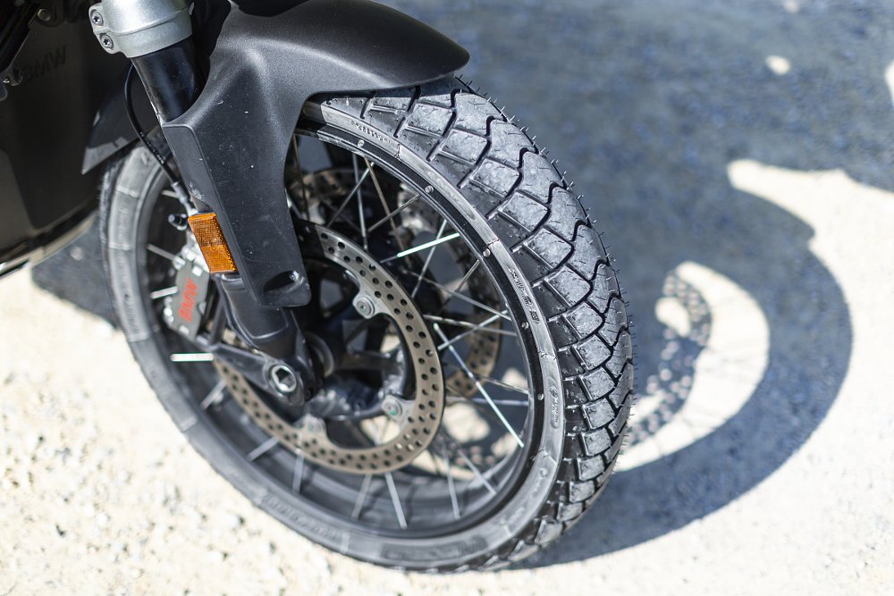 close view of dusty front Anakee Adventure 2 tire