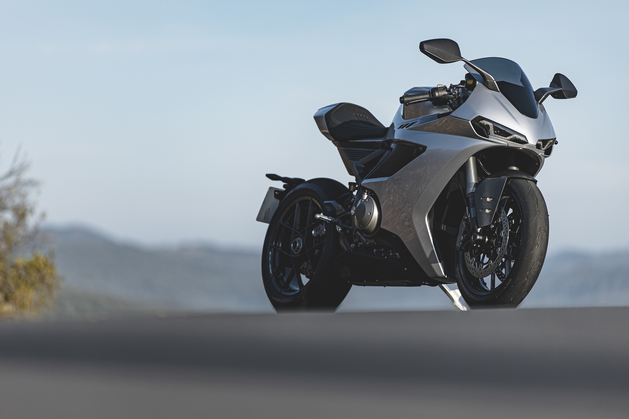 専用② 2026 Norton Manx R Signature first ride: The Bentley of bikes