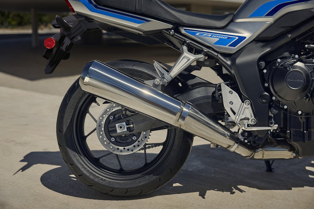 closer view of the chromed, retro-style exhaust on the CB1000F