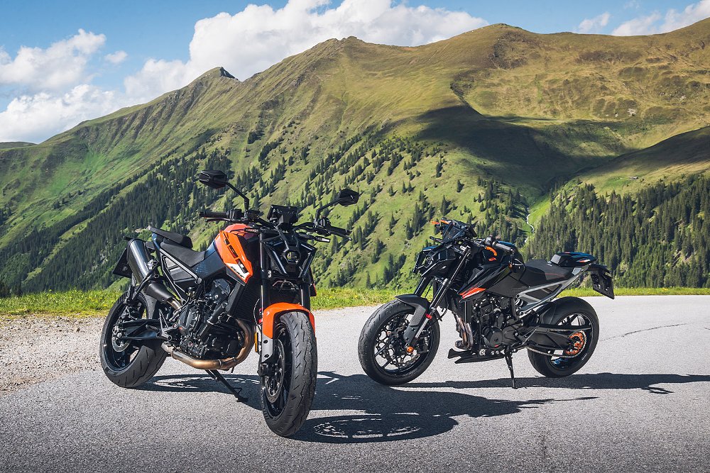 Two 790 Dukes staged roadside with a mountain in the background.