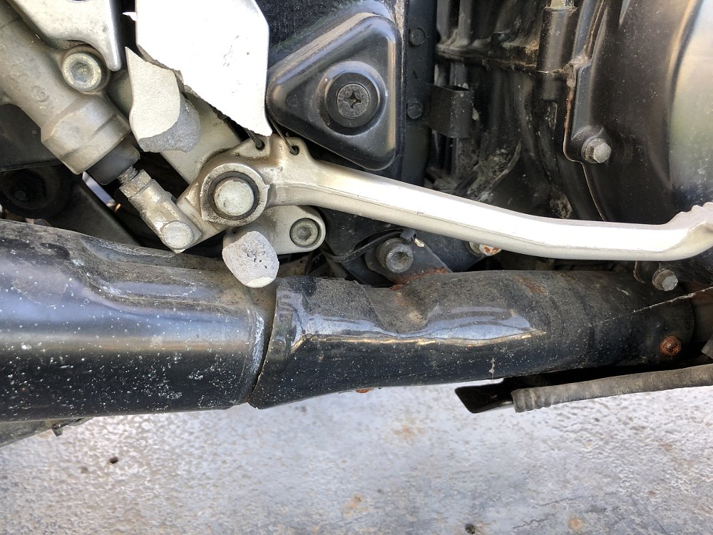 close view of the broken right footpeg mount
