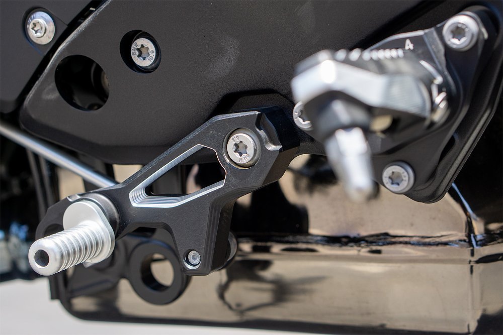 A close up of the R 1300 R's shift lever.