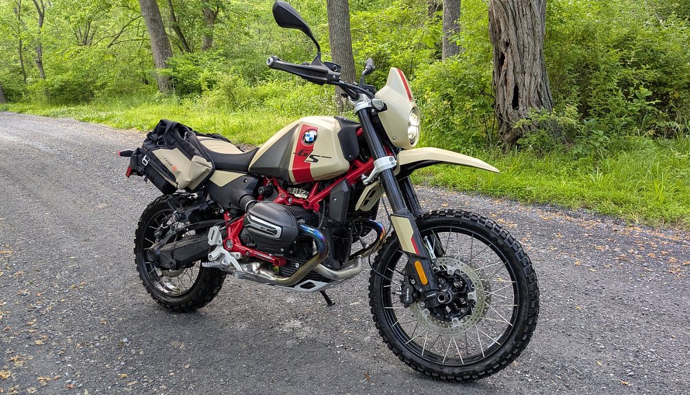 the BMW R 12 G/S clean, on a gravel road in the forest at the start of the ride
