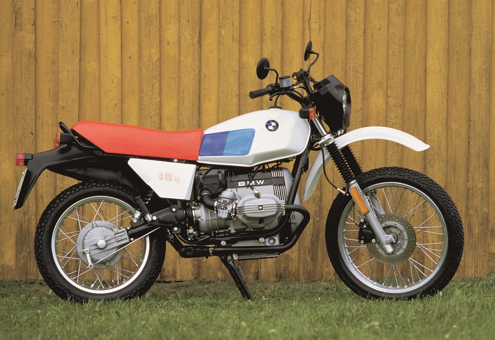 the original R 80 GS in white and blue with a red seat