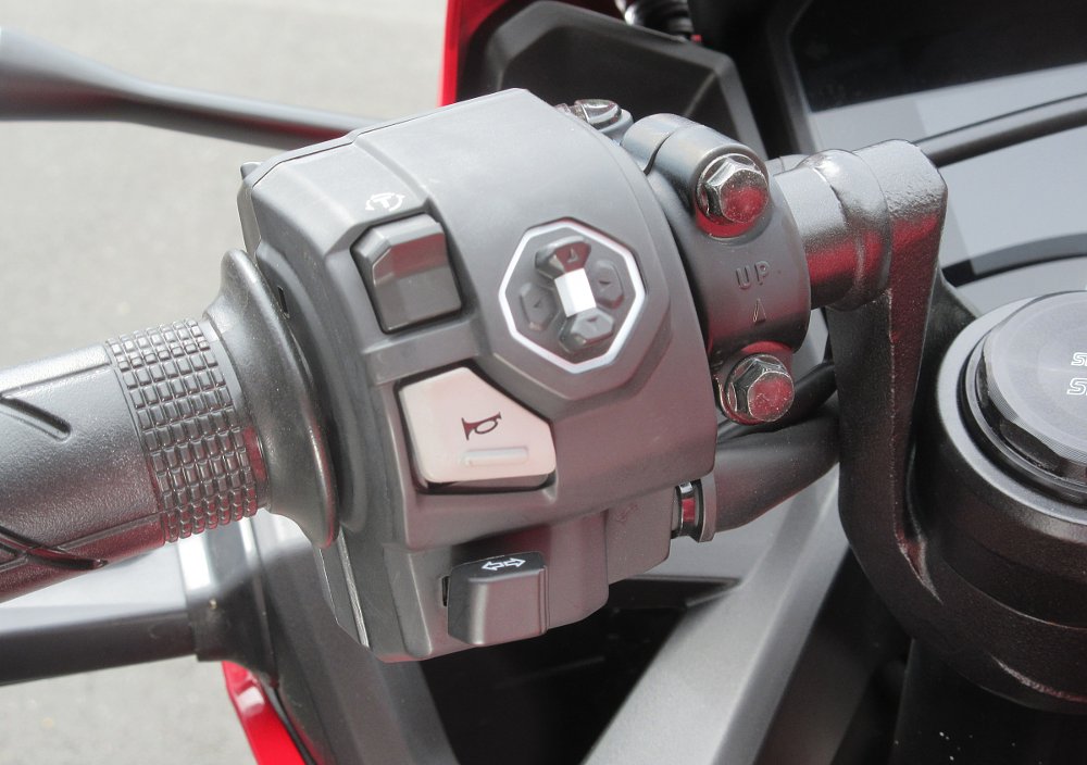 lefthand switchgear on the Honda CBR500R