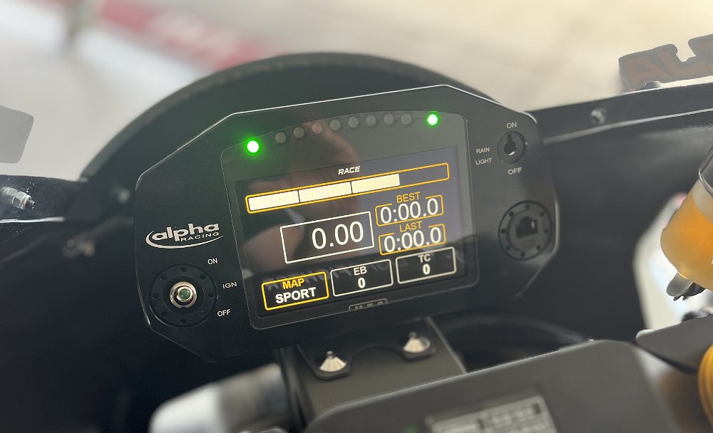 Lightfighter V3-RS TFT dash detail.