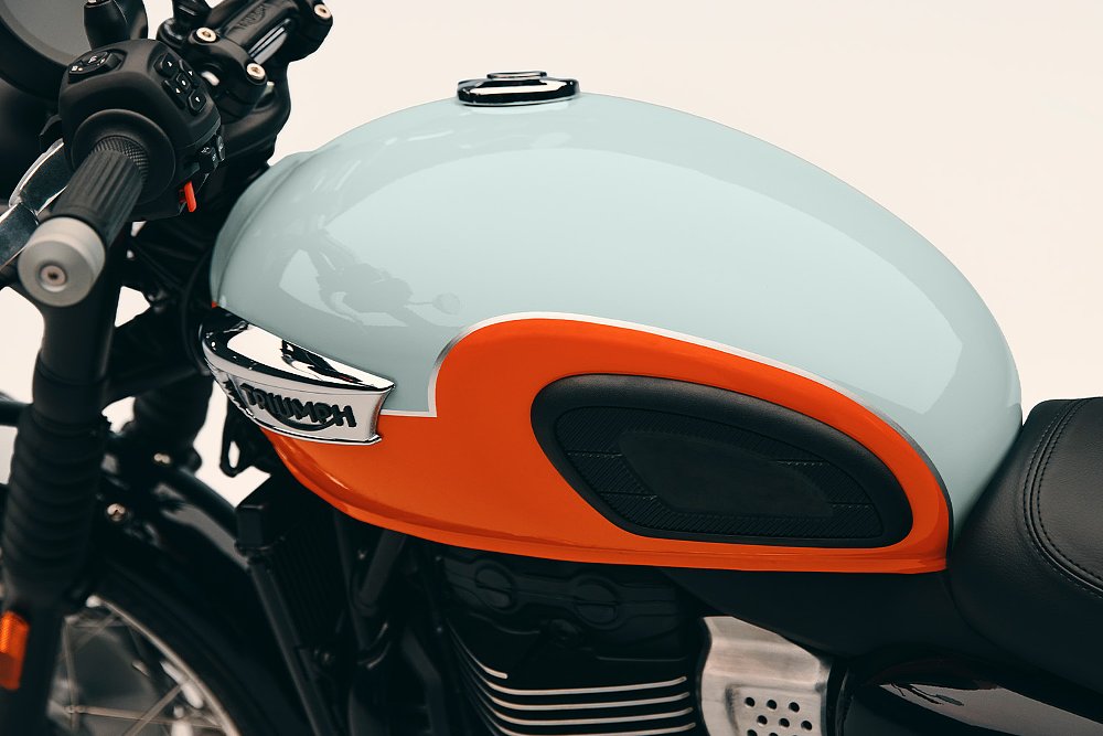 A close up of the Bonneville T40's fuel tank.