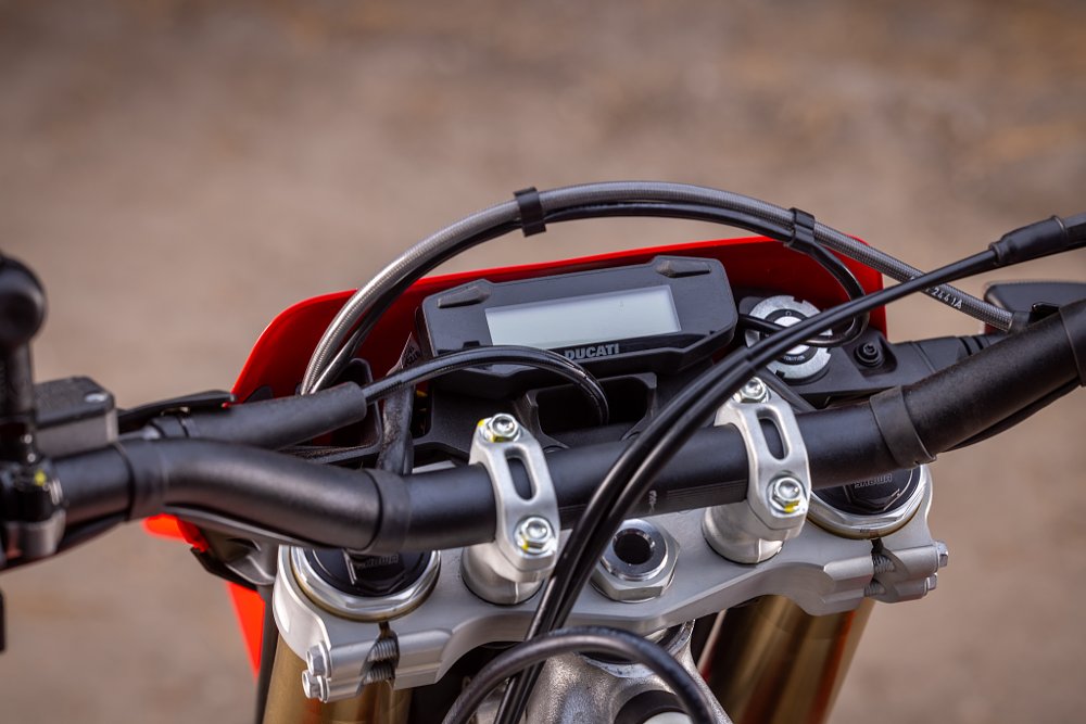 2027 Ducati Desmo450 EDS dash