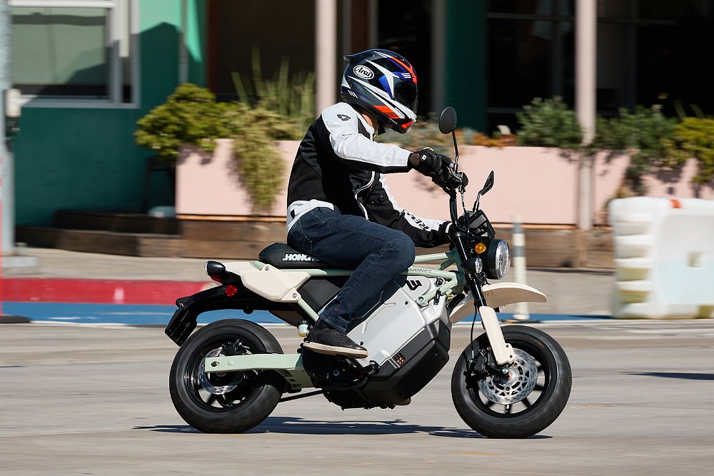Dustin turns through an intersection aboard the Honcho Street.