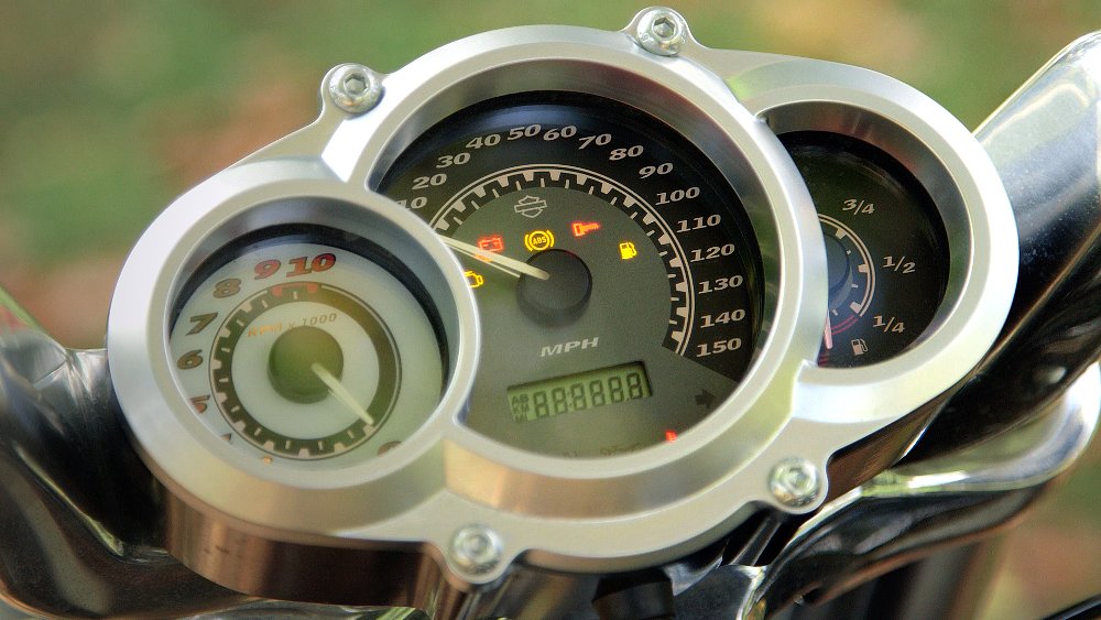 Harley-Davidson V-Rod Muscle gauges