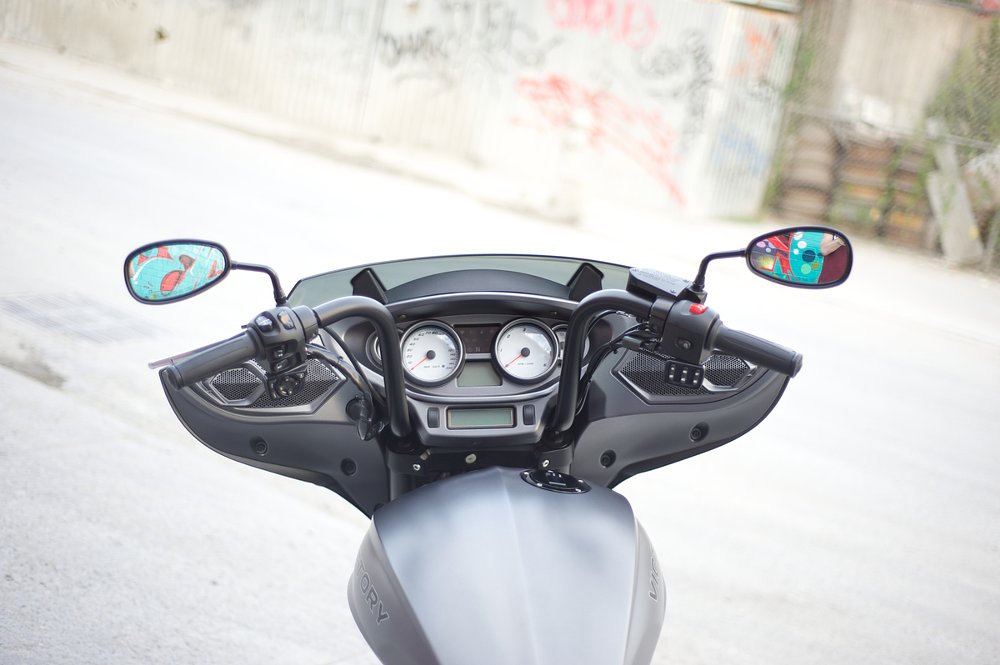 Victory Magnum X-1 dash