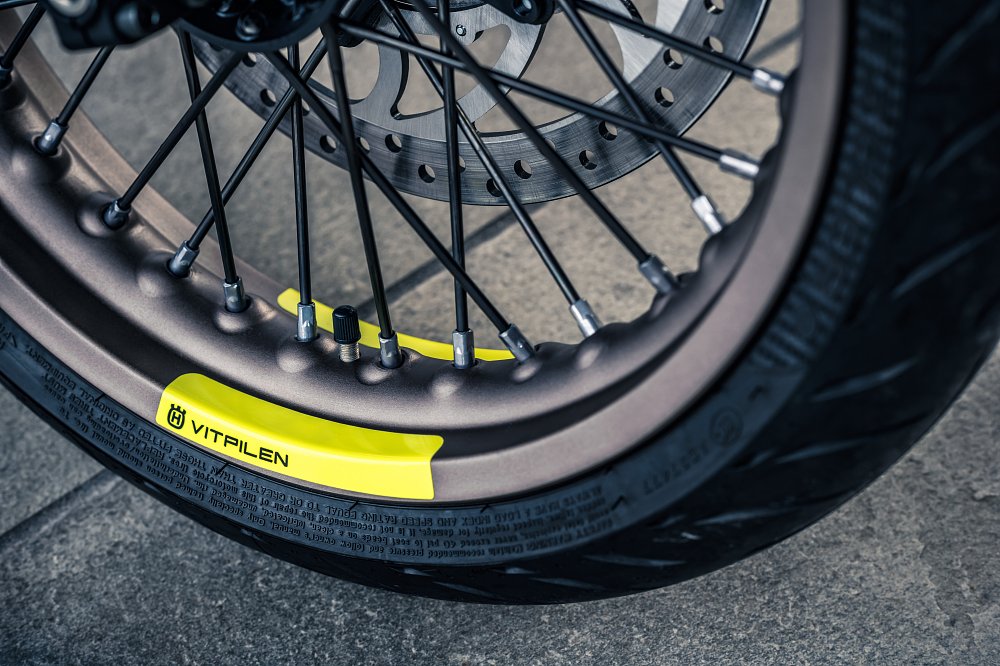 2017 Husqvarna Vitpilen 401 wheel