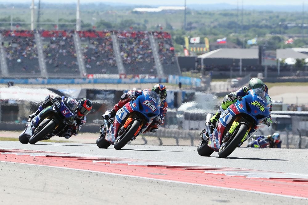 MotoAmerica race at CoTA
