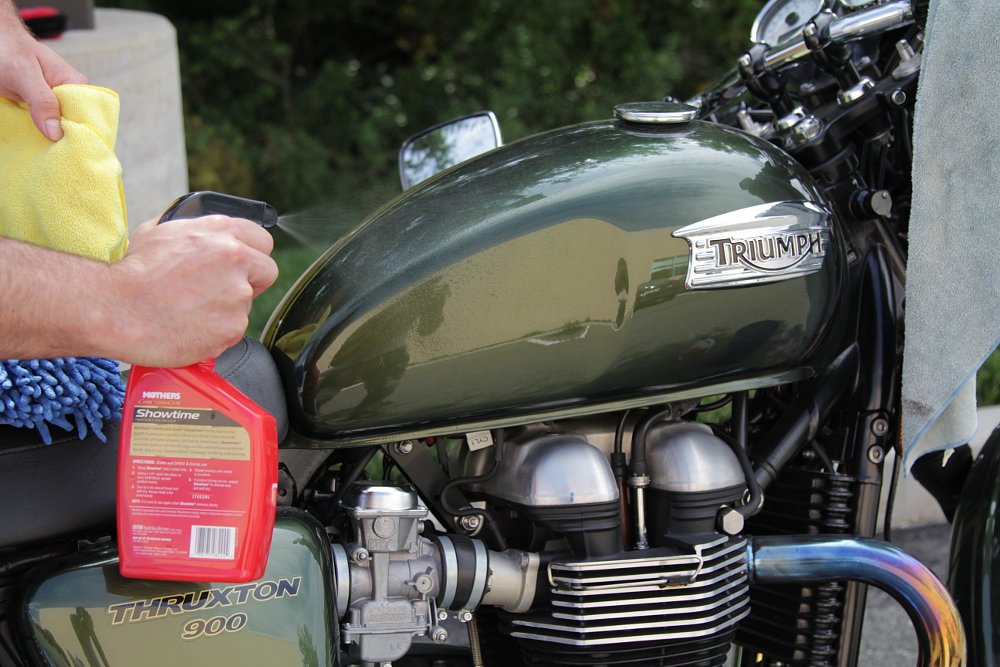 Motorcycle detailing spray