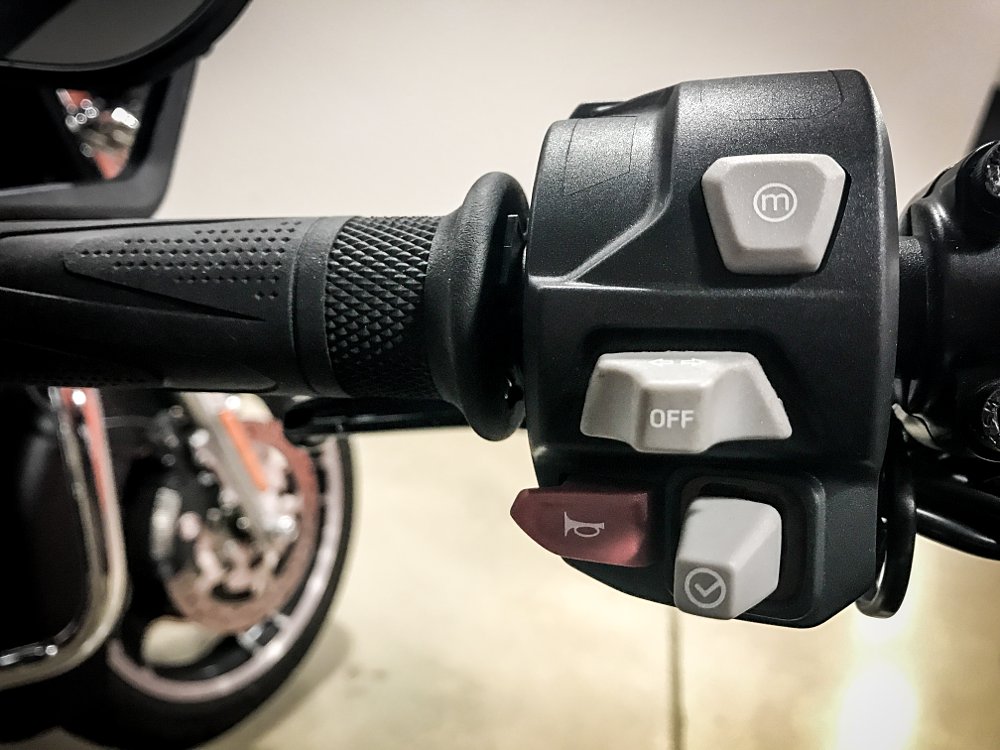 Street Triple RS Switch Gear