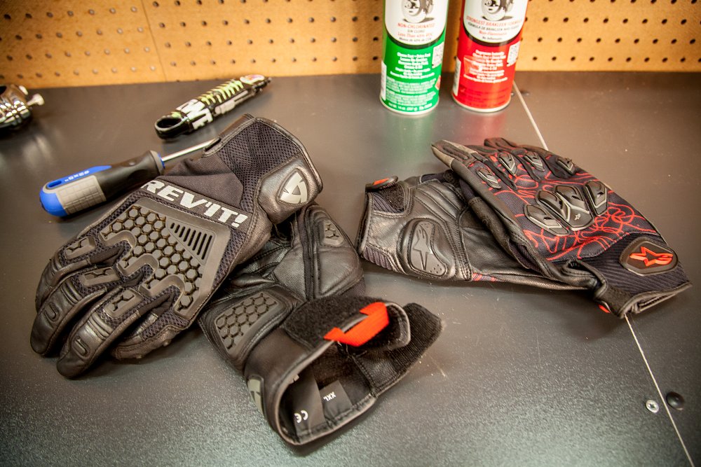 How to choose adventure gloves vs dirt bike gloves