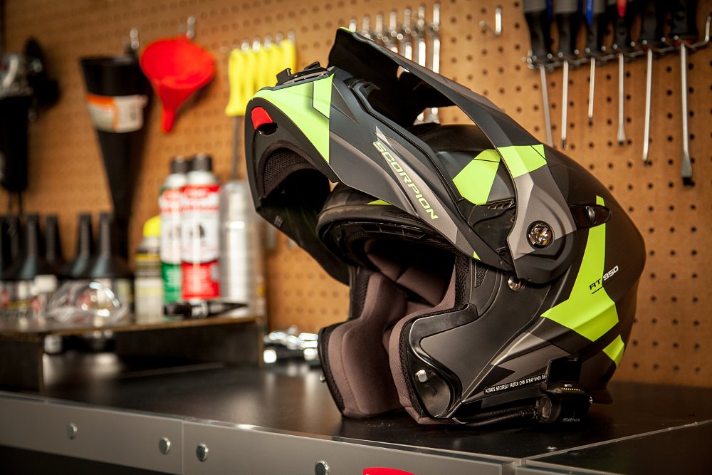 How to choose an adventure helmet or a dirt bike helmet