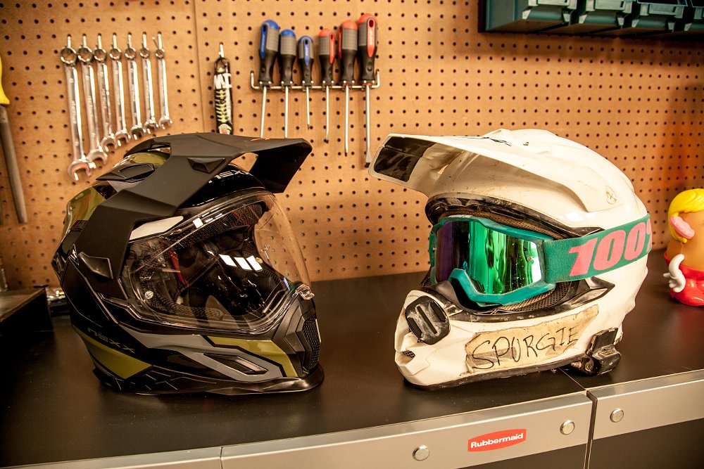 How to choose an adventure helmet or a dirt bike helmet
