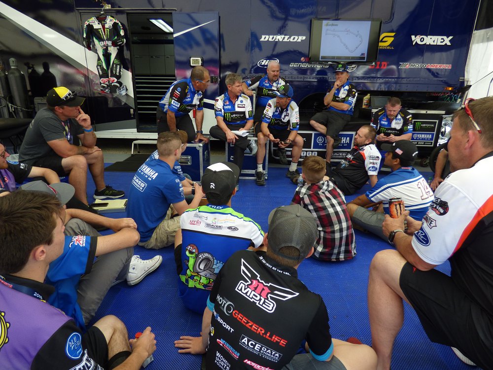 Yamaha and Junior Cup racers