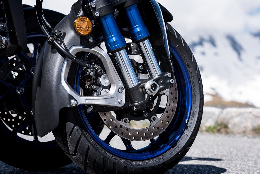 NIKEN front suspension