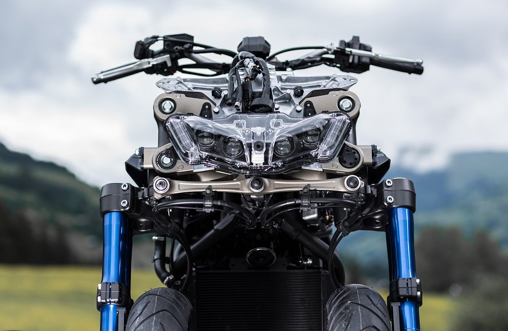 Yamaha NIKEN stripped