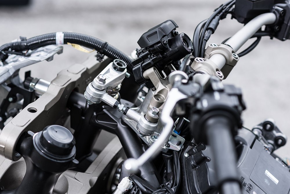 Yamaha NIKEN stripped