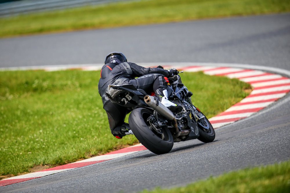 body position in the curves