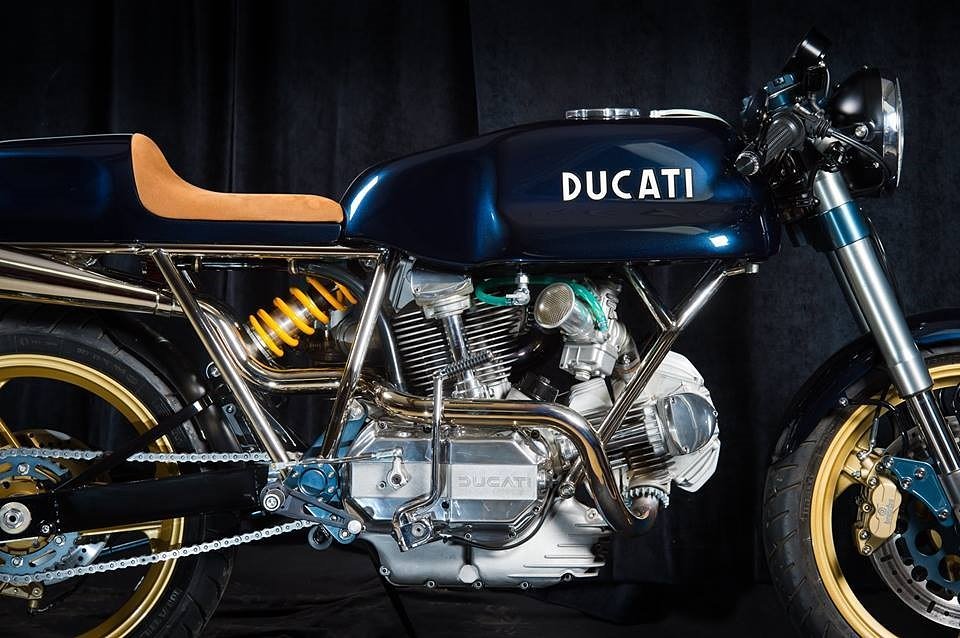 engine on custom Ducati