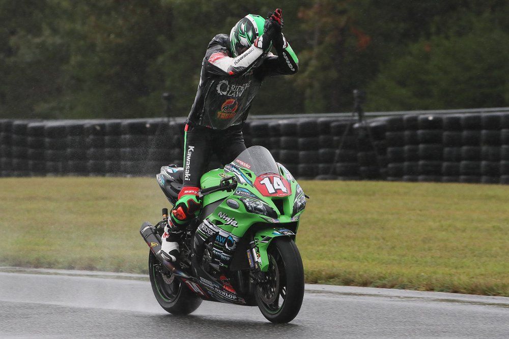 Andrew Lee celebrates win