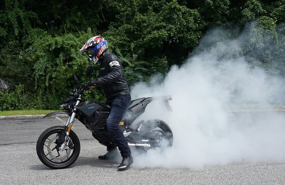 Zero FXS does a burnout
