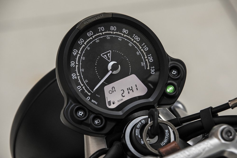 Triumph Street Twin gauge