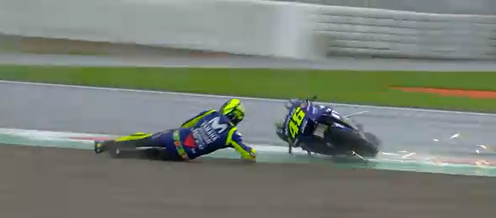 Rossi crashes