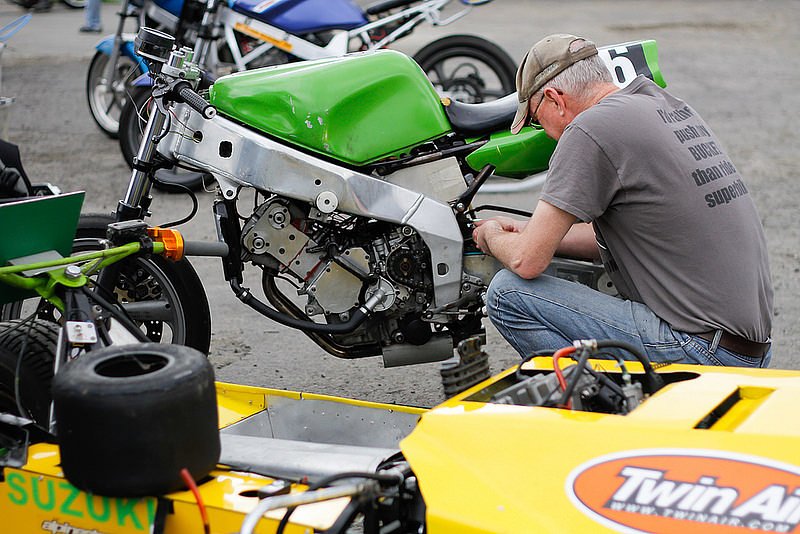 Bucket racing motorcycle
