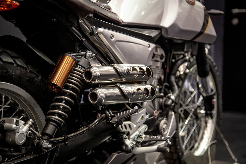 F. B Modial HPS 300i ABS