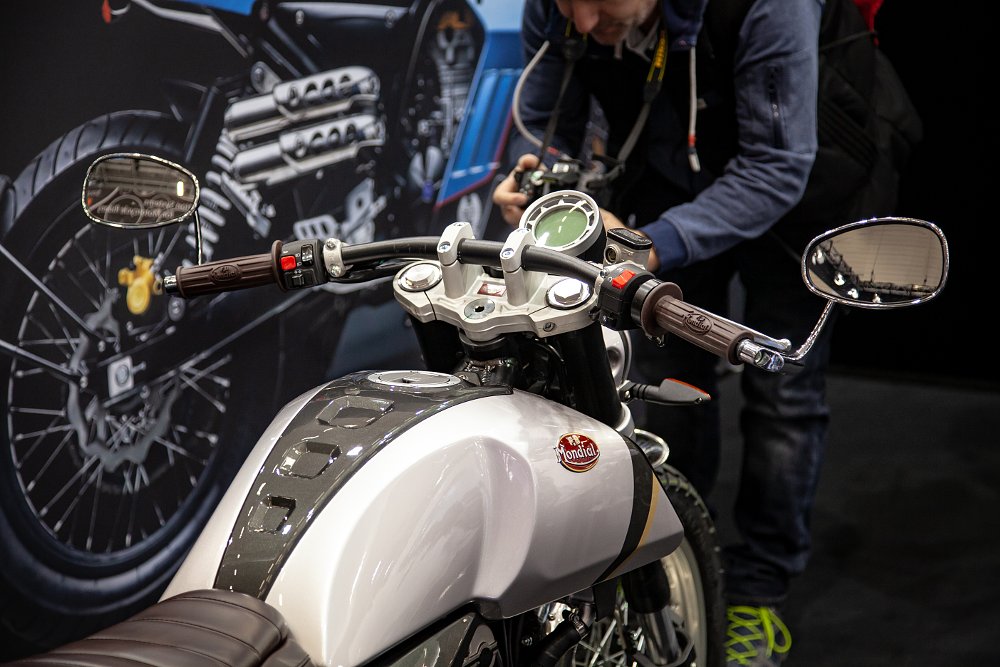 F. B Mondial HPS 300i ABS