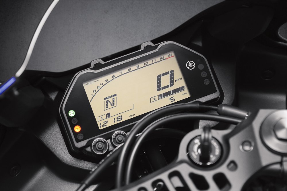 2019 Yamaha YZF-R3 dash