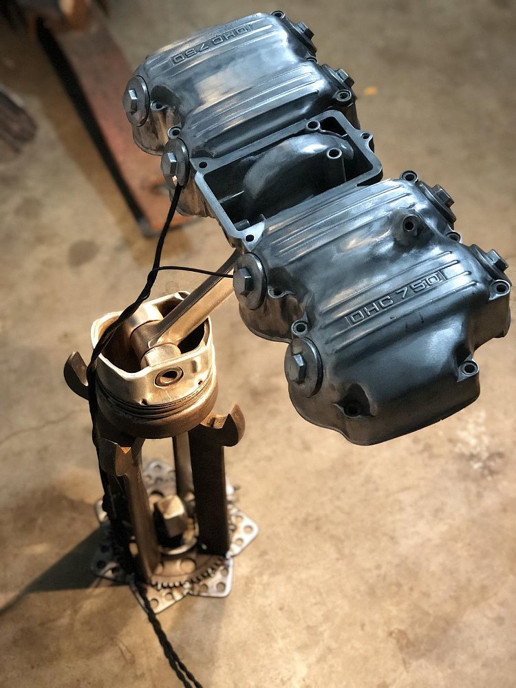 Valve cover lamp