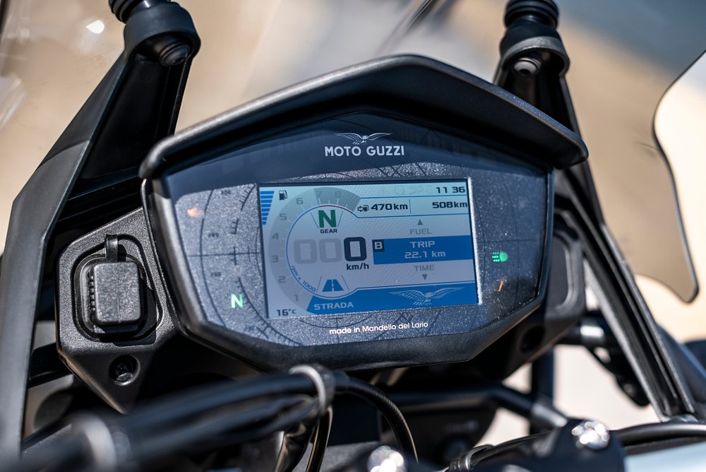 Moto Guzzi V85 TT dash