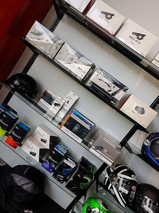 Showroom comm system shelf