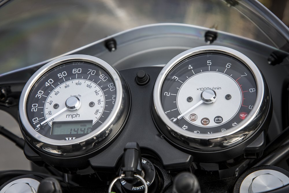 Kawasaki W800 gauges
